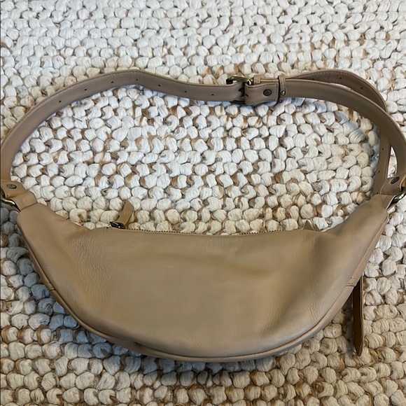 MANDRN Tan Leather Sling Bag - Picture 7 of 10